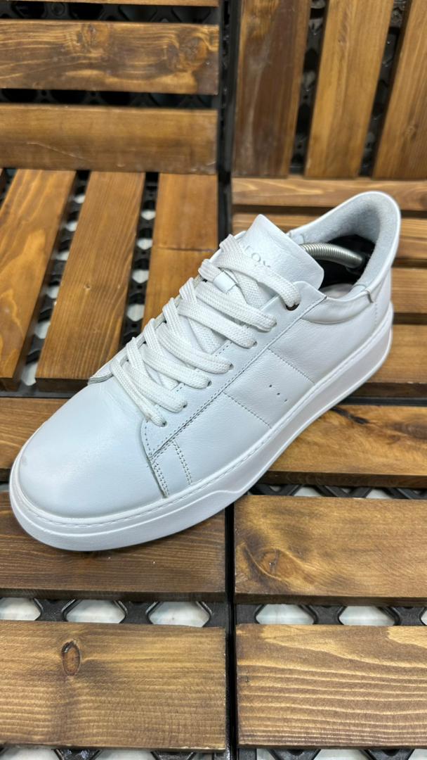 ونس مردانه چرم طبیعی جی اوکس 2025