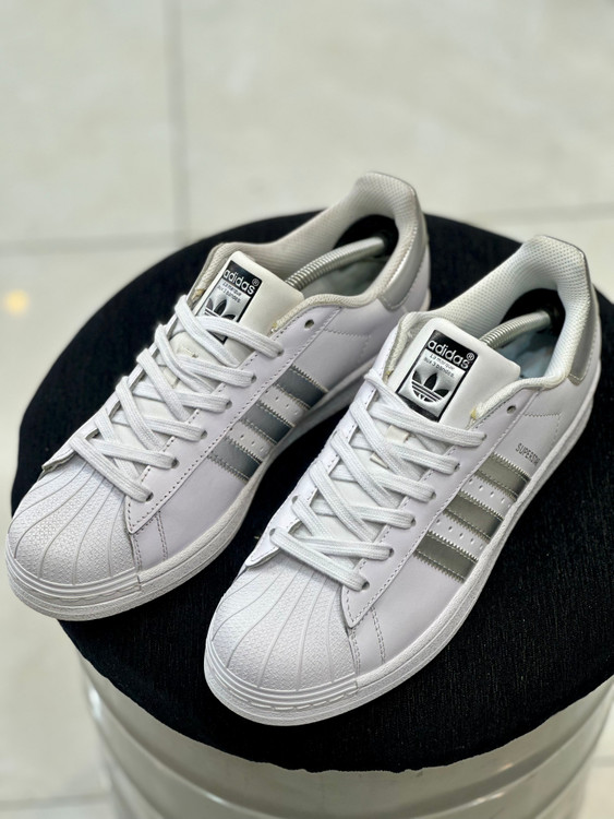 آدیداس سوپراستار